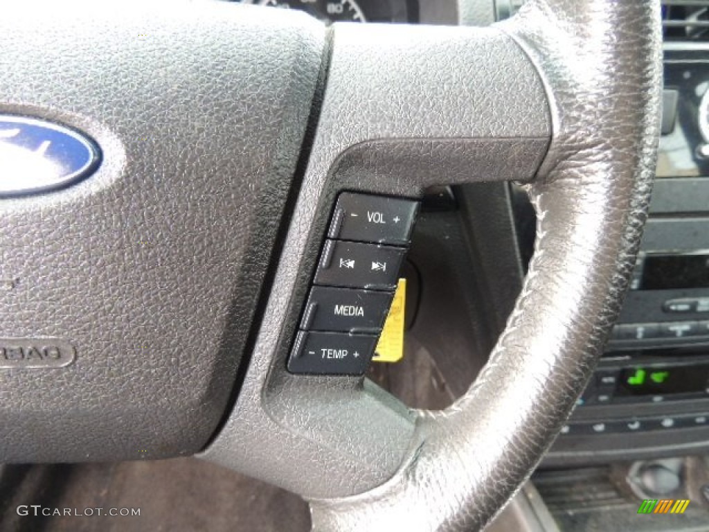 2006 Ford Fusion SEL Controls Photos