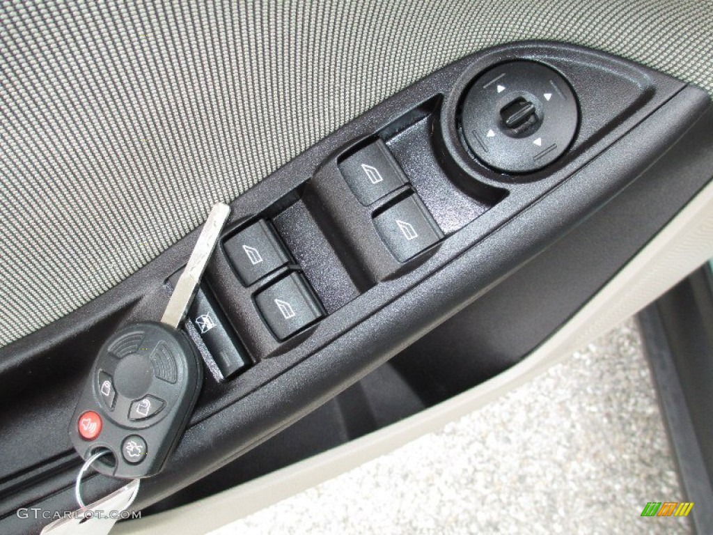 2012 Ford Focus SE 5-Door Controls Photo #76034322