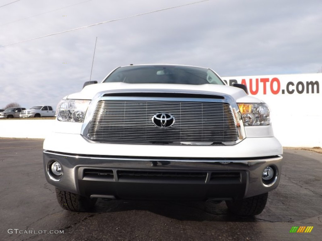 2013 Tundra CrewMax 4x4 - Super White / Graphite photo #2