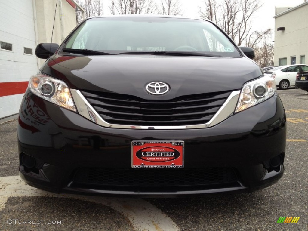 2011 Sienna LE - Black / Bisque photo #2