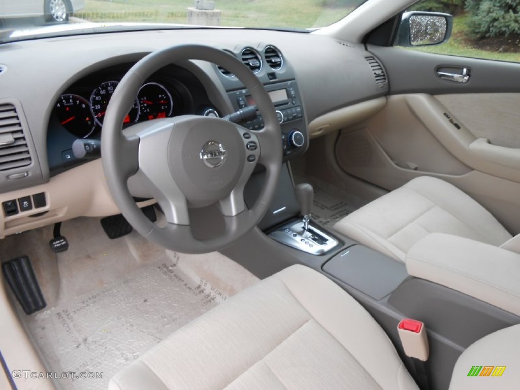 Blonde Interior 2012 Nissan Altima 2.5 S Photo #76039293