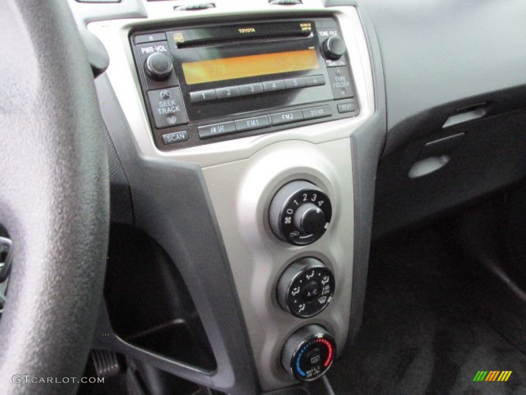 2009 Toyota Yaris 3 Door Liftback Controls Photo #76041181