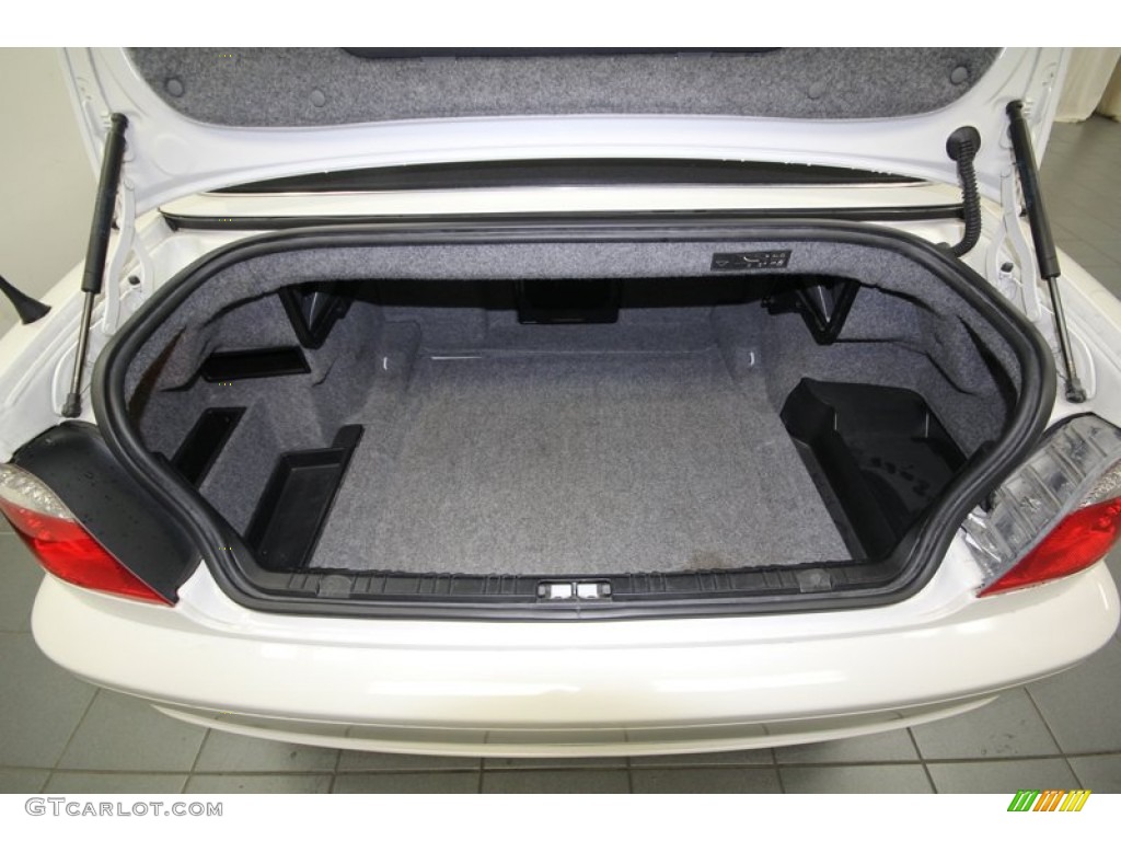 2005 BMW 3 Series 330i Convertible Trunk Photo #76043585