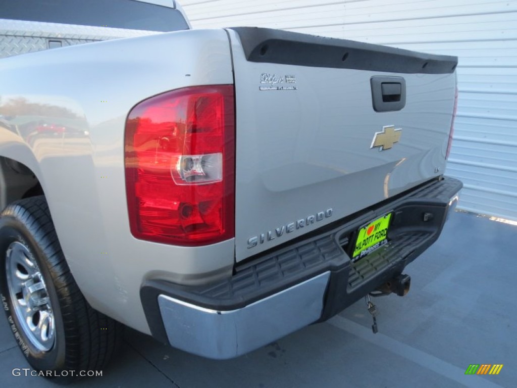 2009 Silverado 1500 LS Crew Cab - Silver Birch Metallic / Dark Titanium photo #27