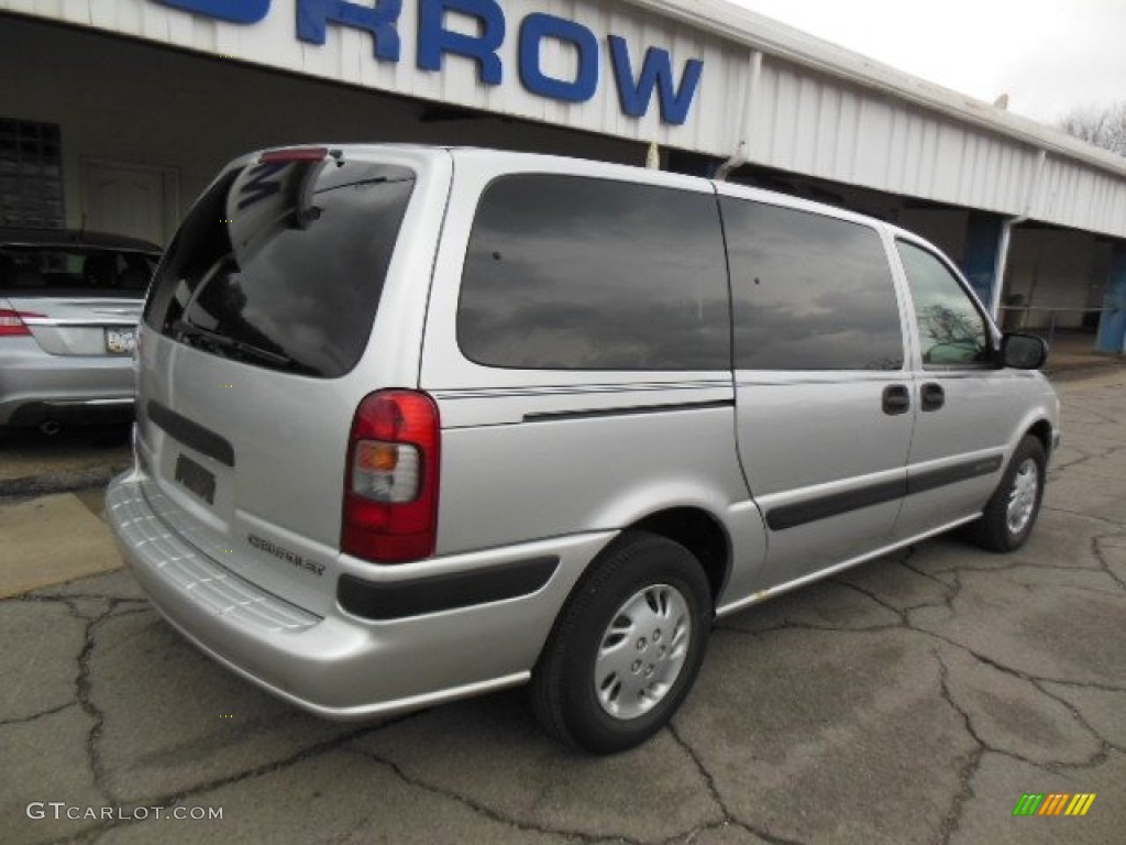 2002 Venture LS - Galaxy Silver Metallic / Medium Gray photo #8