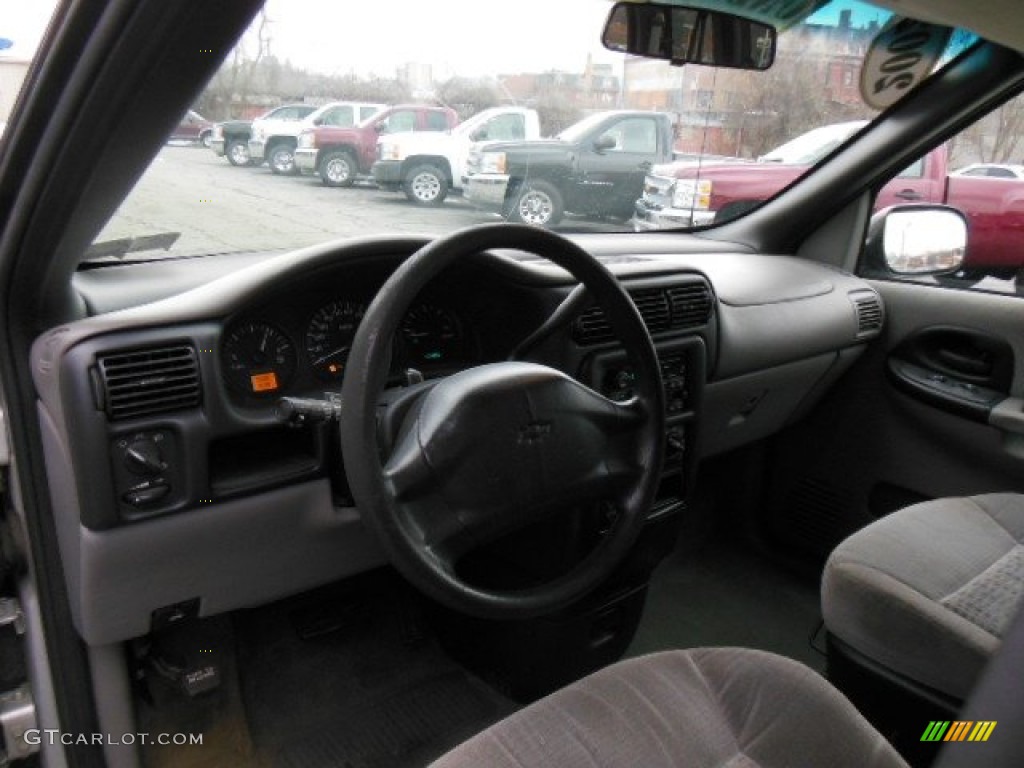 2002 Venture LS - Galaxy Silver Metallic / Medium Gray photo #10
