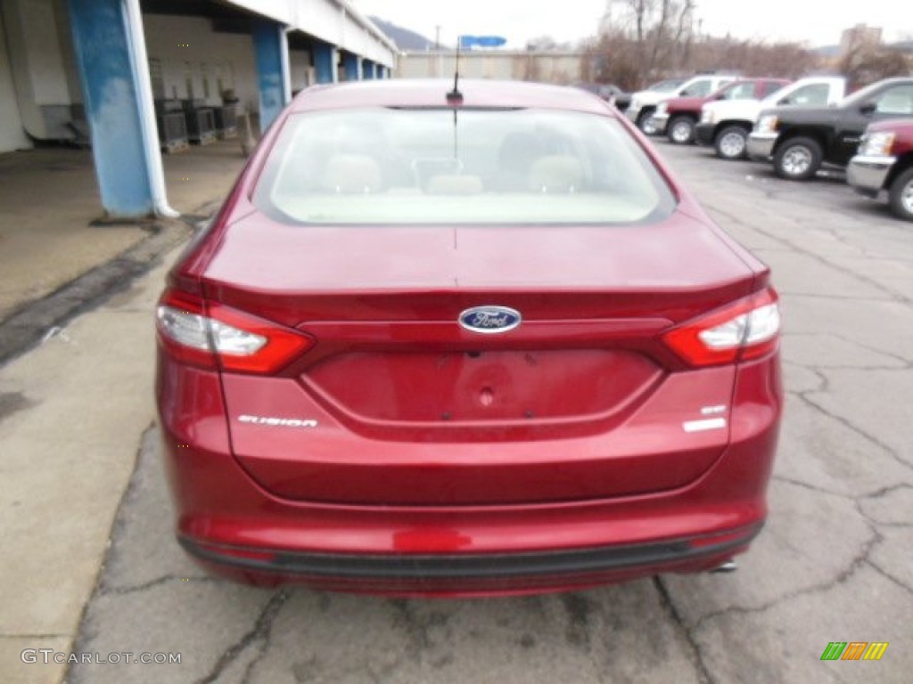 2013 Fusion SE 1.6 EcoBoost - Ruby Red Metallic / Dune photo #9