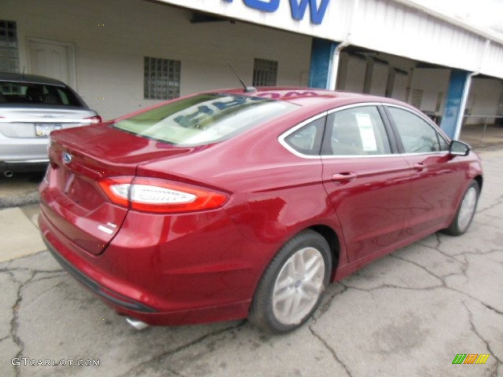 2013 Fusion SE 1.6 EcoBoost - Ruby Red Metallic / Dune photo #10