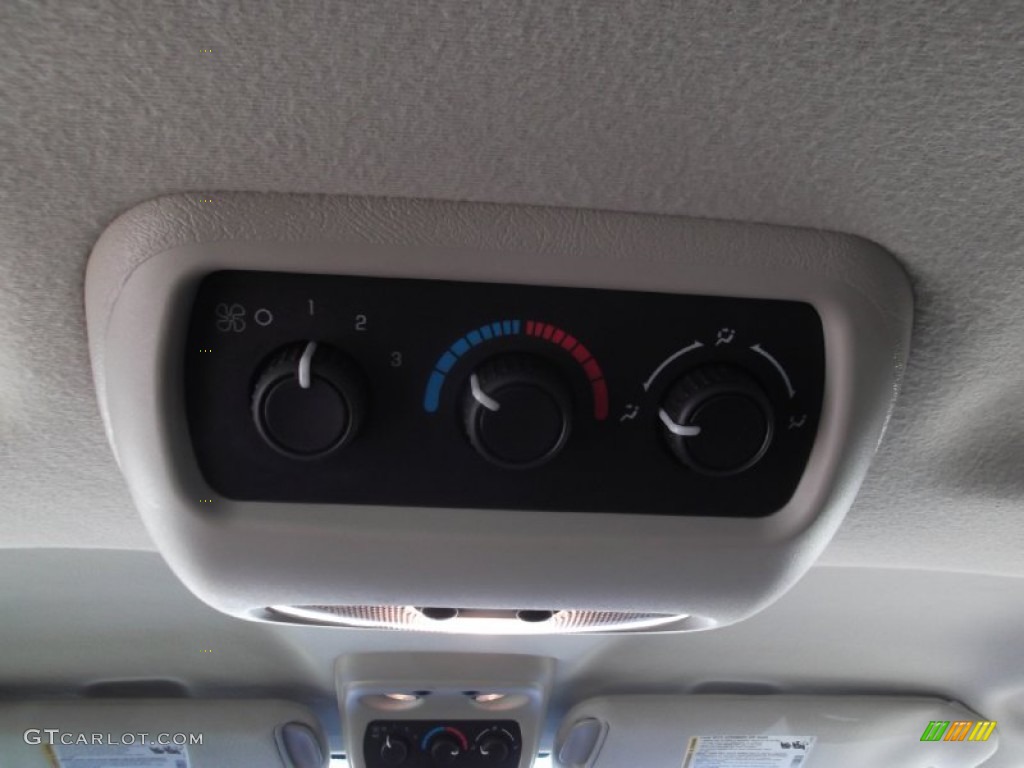 2004 Suburban 1500 LT - Sandalwood Metallic / Tan/Neutral photo #8