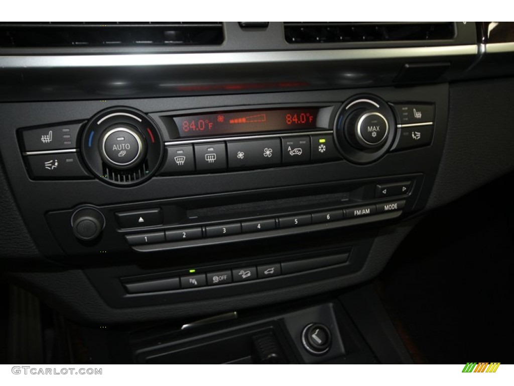 2013 BMW X5 xDrive 35d Controls Photo #76066828