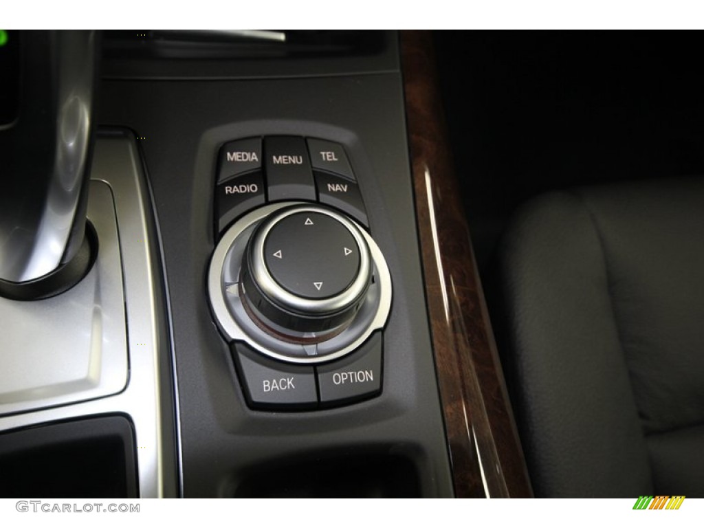 2013 BMW X5 xDrive 35d Controls Photo #76067118