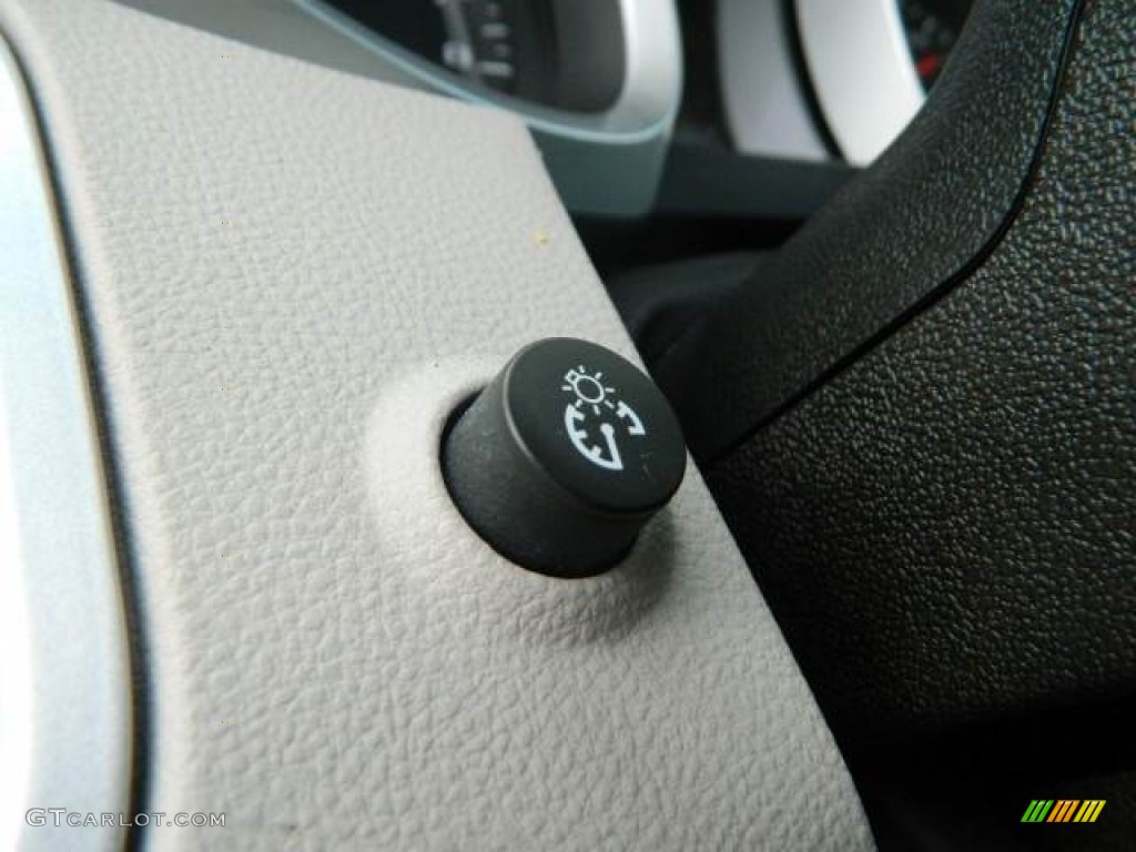 2011 Chevrolet Equinox LT Controls Photo #76071087