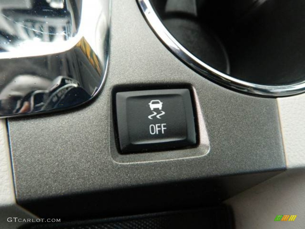 2011 Chevrolet Equinox LT Controls Photo #76071090