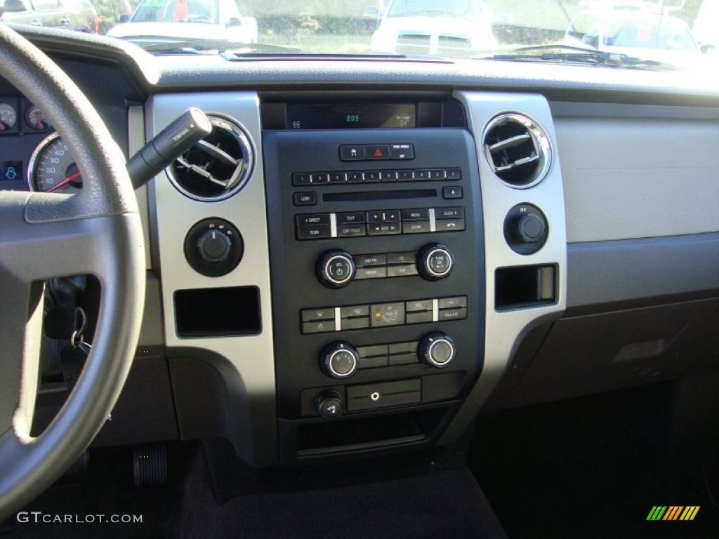 2010 F150 XLT SuperCrew 4x4 - Ingot Silver Metallic / Medium Stone photo #14