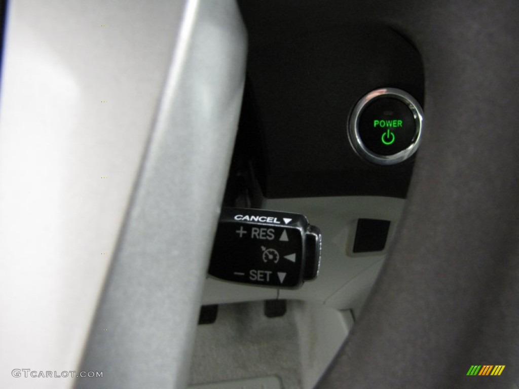 2010 Prius Hybrid V - Black / Dark Gray photo #18