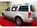Silver Lightning Metallic - Pathfinder LE Photo No. 4