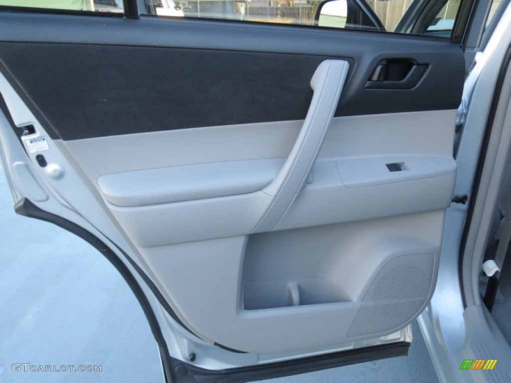2008 Toyota Highlander Standard Highlander Model Ash Gray Door Panel Photo #76081625