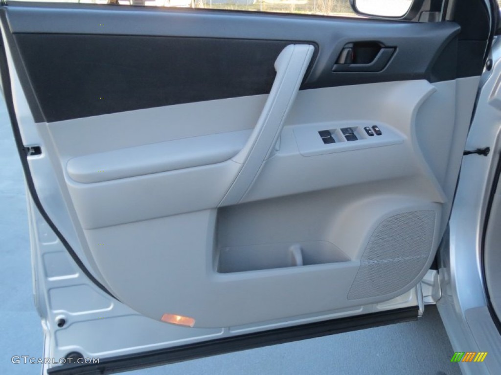 2008 Toyota Highlander Standard Highlander Model Ash Gray Door Panel Photo #76081658