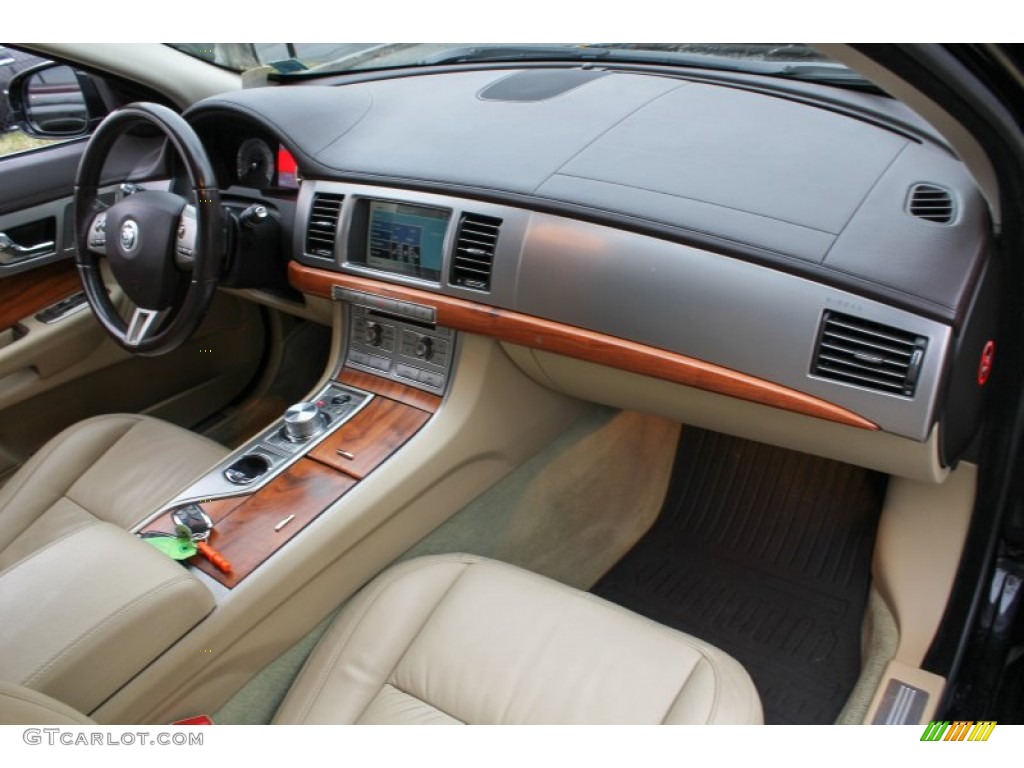 2010 Jaguar XF Sport Sedan Barley Dashboard Photo #76082034