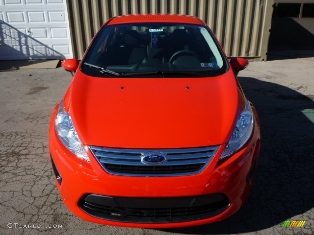 2013 Fiesta SE Sedan - Race Red / Charcoal Black photo #6