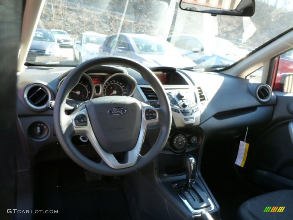 2013 Fiesta SE Sedan - Race Red / Charcoal Black photo #10