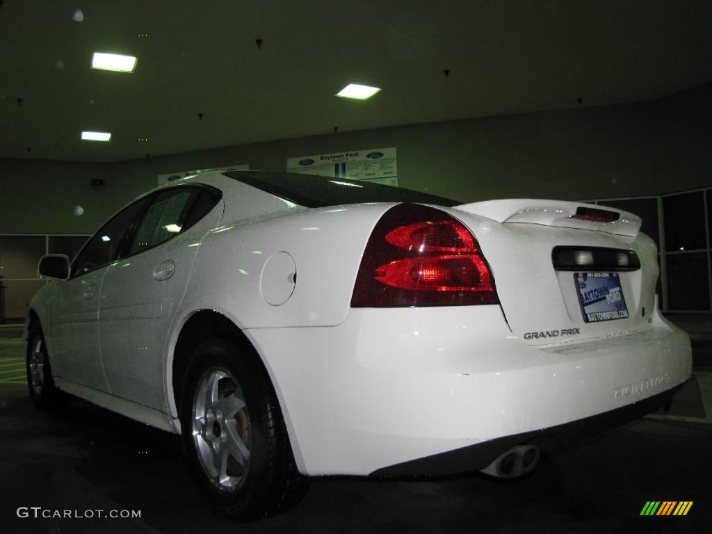 2004 Grand Prix GT Sedan - Summit White / Dark Pewter photo #3