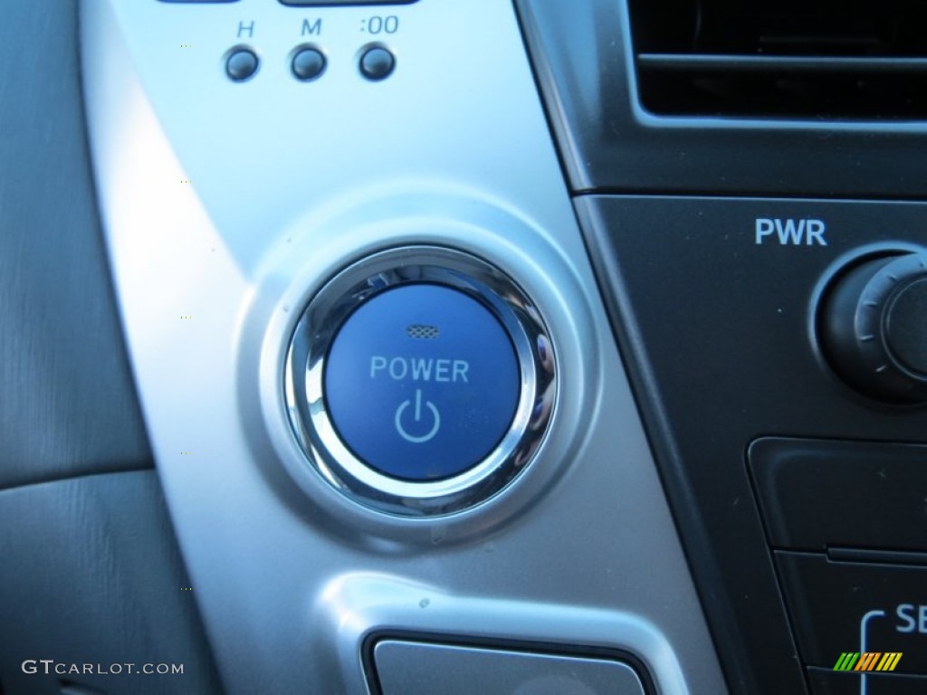 2013 Toyota Prius v Five Hybrid Controls Photo #76093511