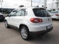 Candy White - Tiguan SE Photo No. 3