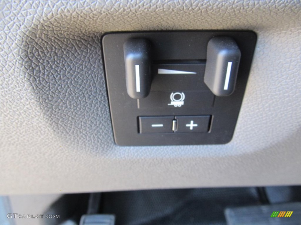 2013 Chevrolet Silverado 3500HD WT Regular Cab 4x4 Dump Truck Controls Photo #76099938