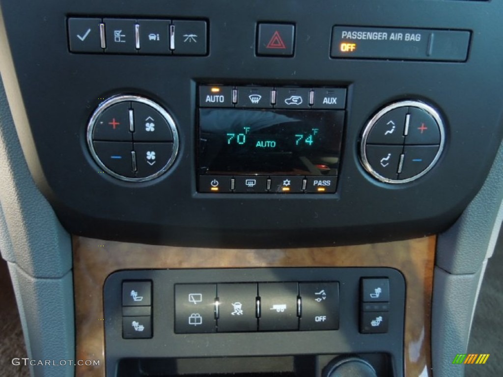 2008 Buick Enclave CXL Controls Photo #76102137