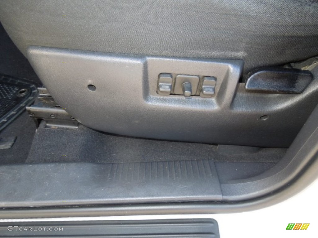 2004 Grand Cherokee Laredo - Stone White / Dark Slate Gray photo #9