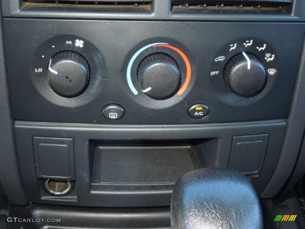 2004 Grand Cherokee Laredo - Stone White / Dark Slate Gray photo #14