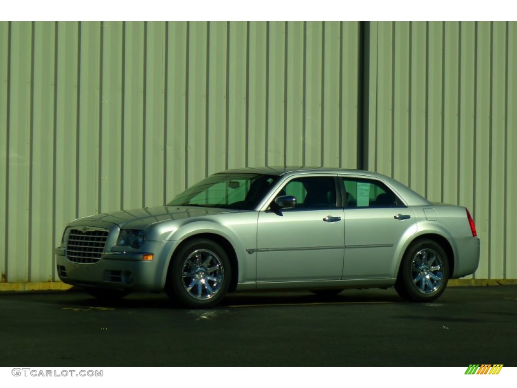 2005 300 C HEMI - Bright Silver Metallic / Dark Slate Gray/Medium Slate Gray photo #1