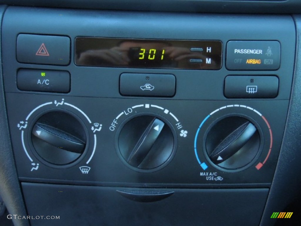 2007 Toyota Corolla S Controls Photos