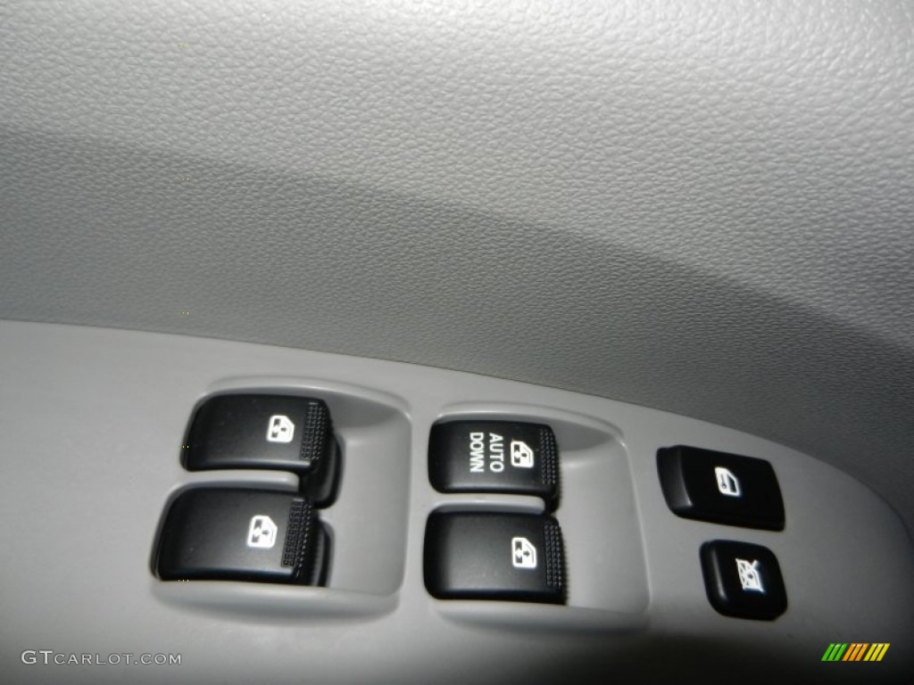 2009 Sedona LX - Clear Silver / Gray photo #14