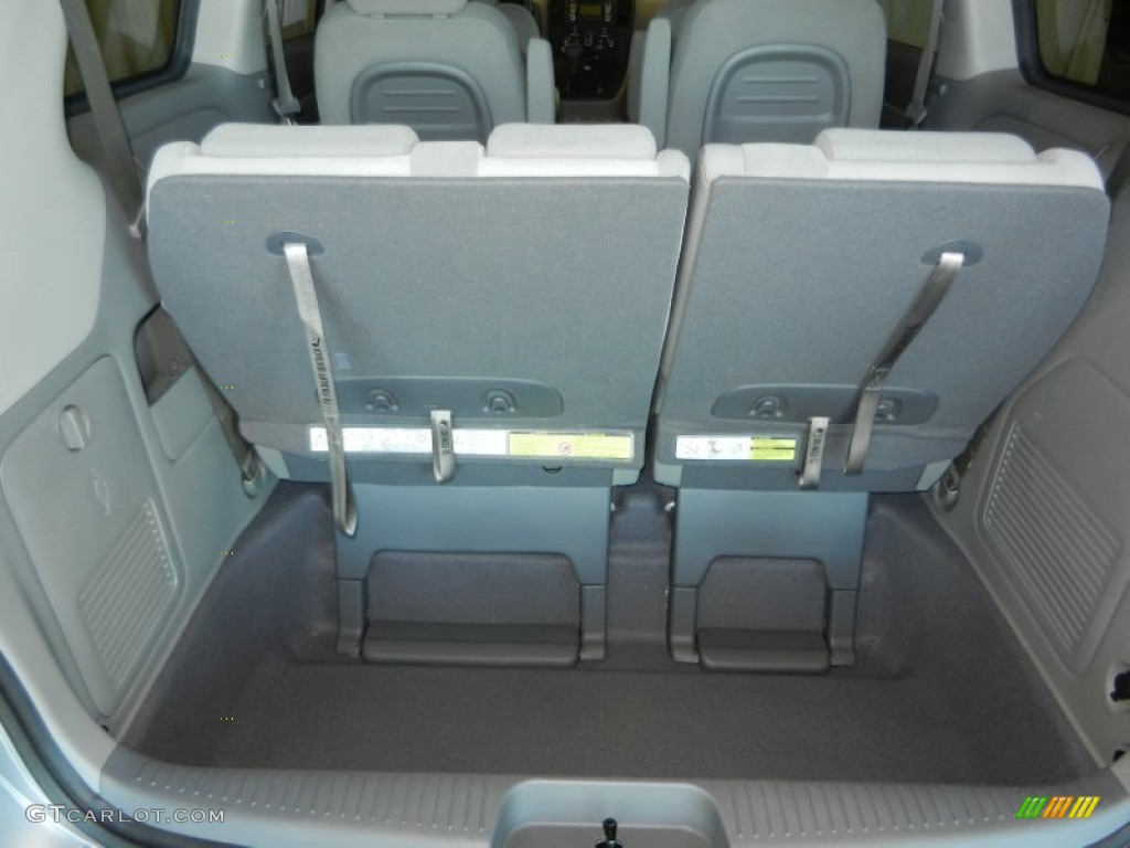 2009 Sedona LX - Clear Silver / Gray photo #16