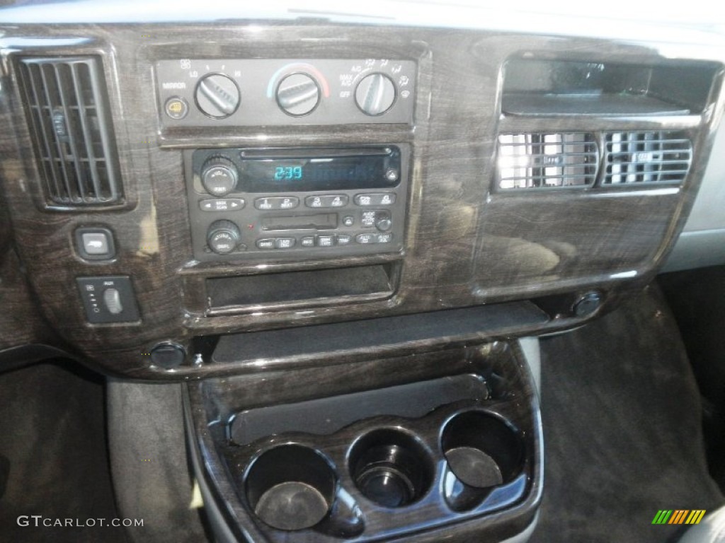 2004 Chevrolet Express 1500 Passenger Conversion Van Controls Photo #76117683