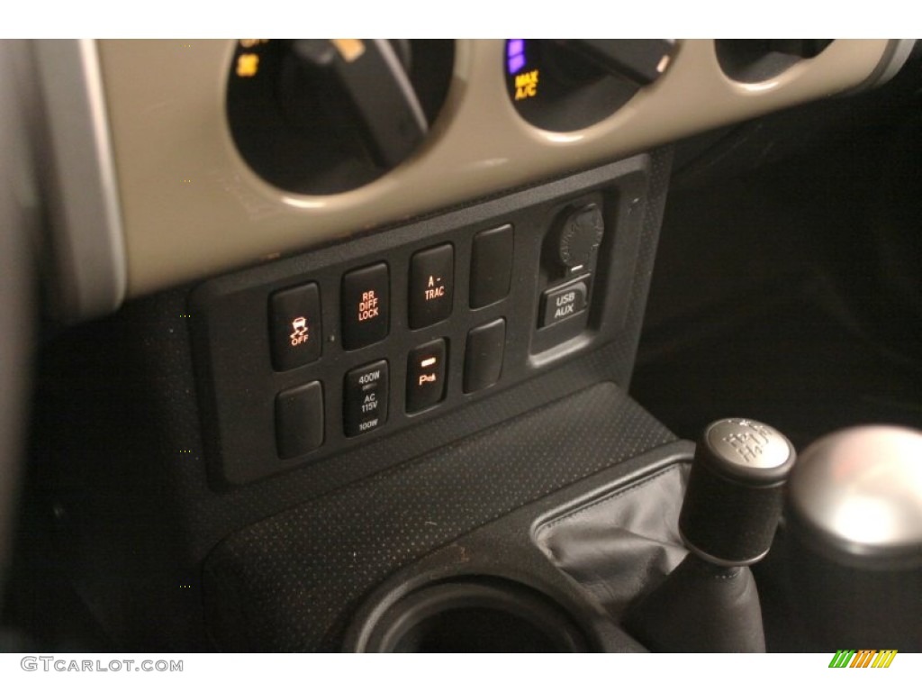 2011 Toyota FJ Cruiser 4WD Controls Photo #76118780