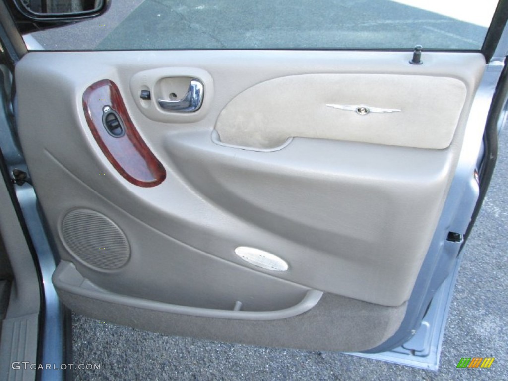 2003 Town & Country Limited - Butane Blue Pearl / Taupe photo #32