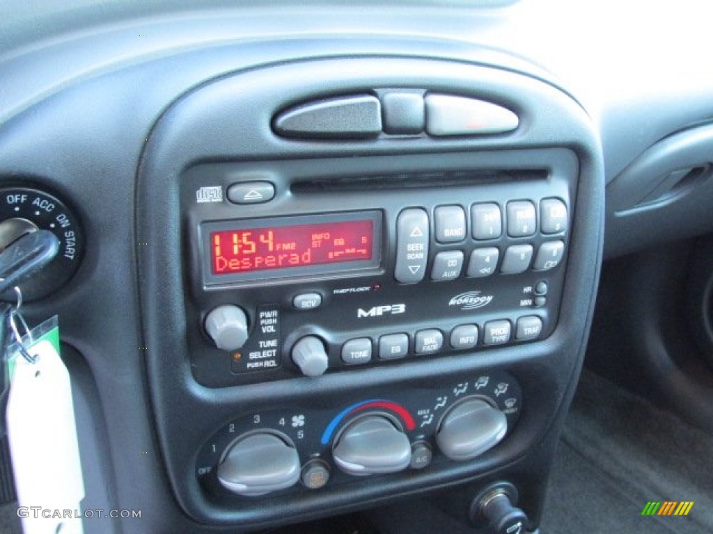 2004 Pontiac Grand Am SE Sedan Controls Photo #76124042