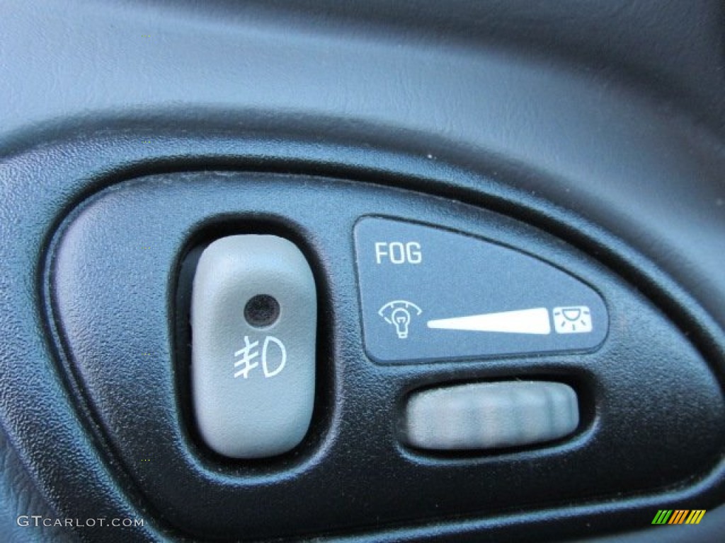 2004 Pontiac Grand Am SE Sedan Controls Photo #76124078