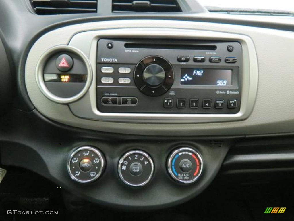 2013 Toyota Yaris L 3 Door Controls Photo #76125845