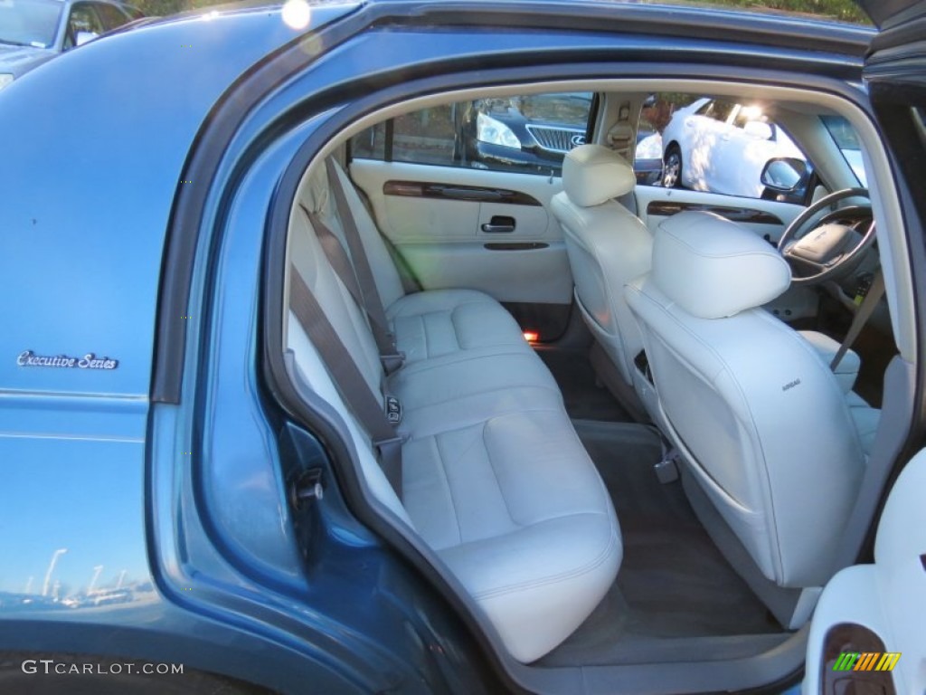 2001 Town Car Executive - Aqua Blue / Light Graphite photo #8
