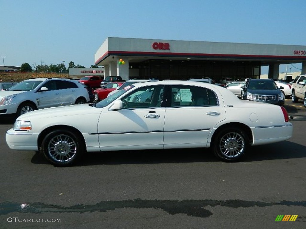 2006 Town Car Signature Limited - Vibrant White / Medium Light Stone photo #6