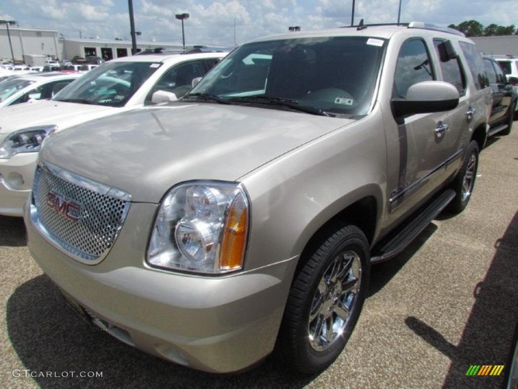 2013 Yukon Denali AWD - Champagne Silver Metallic / Ebony photo #2