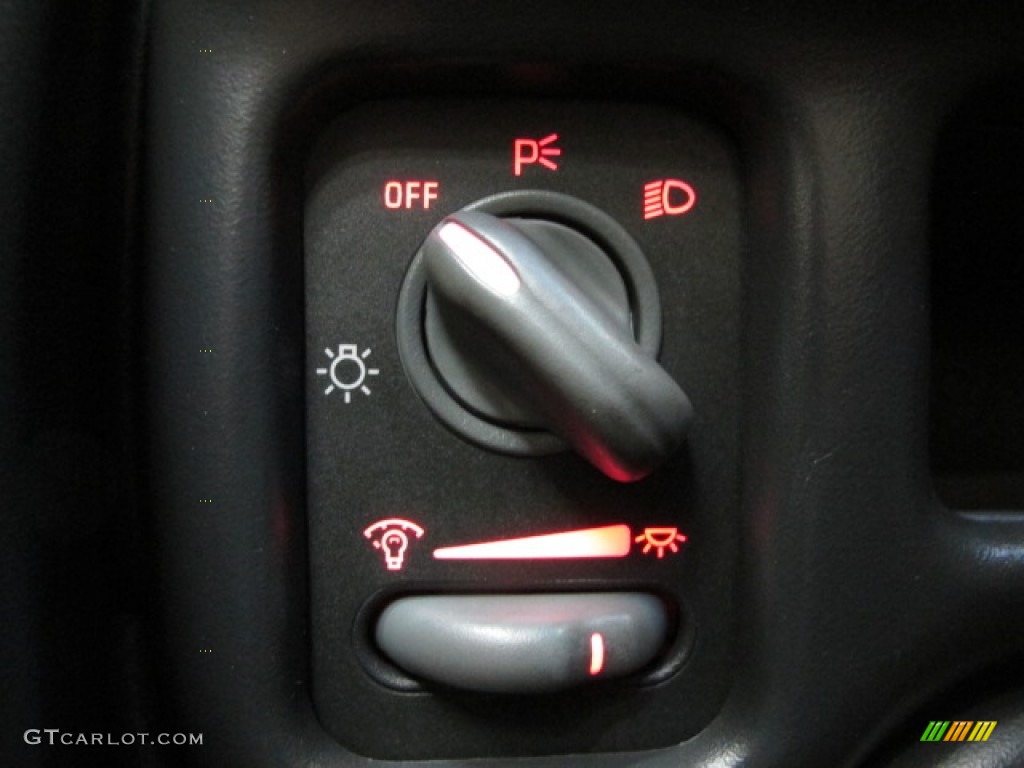 2002 Pontiac Grand Prix GTP Sedan Controls Photo #76144656
