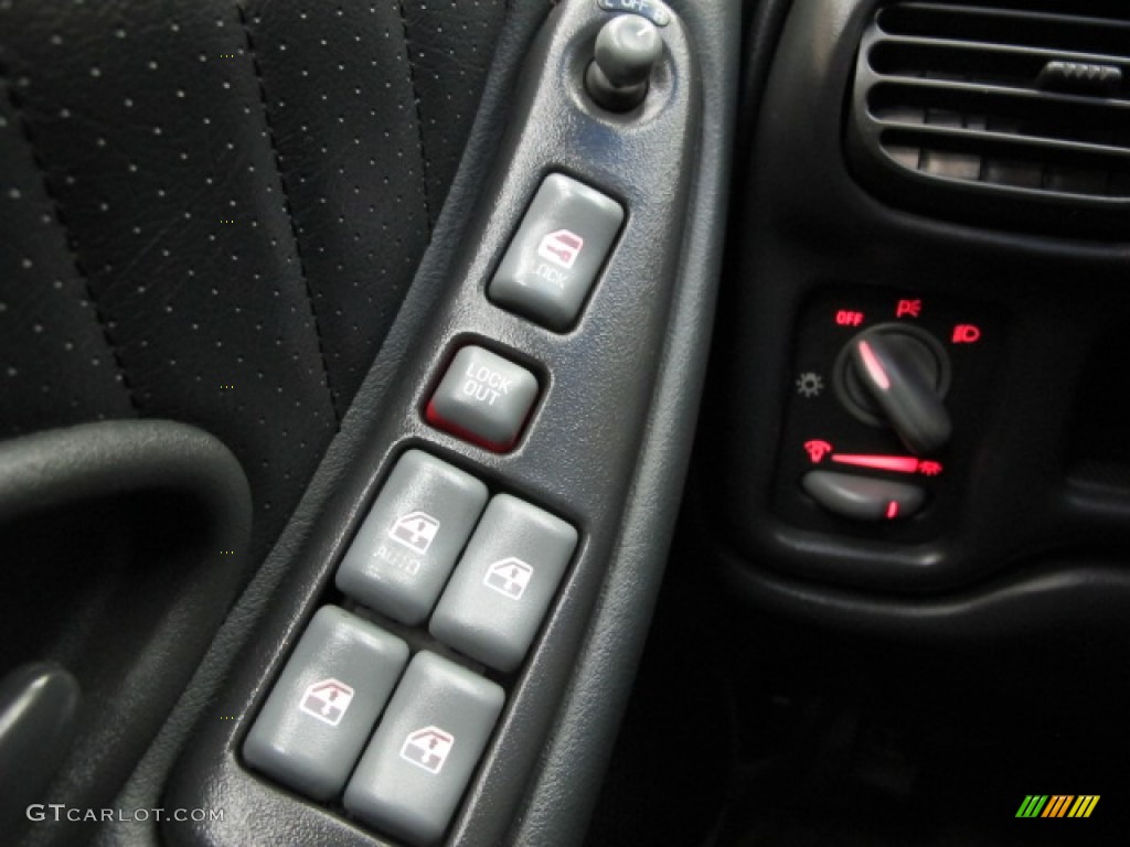 2002 Pontiac Grand Prix GTP Sedan Controls Photo #76144672