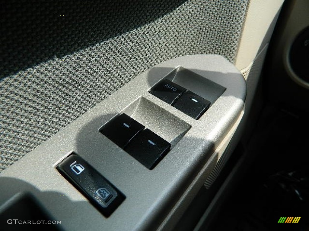 2009 Escape XLT V6 - Torch Red / Stone photo #18