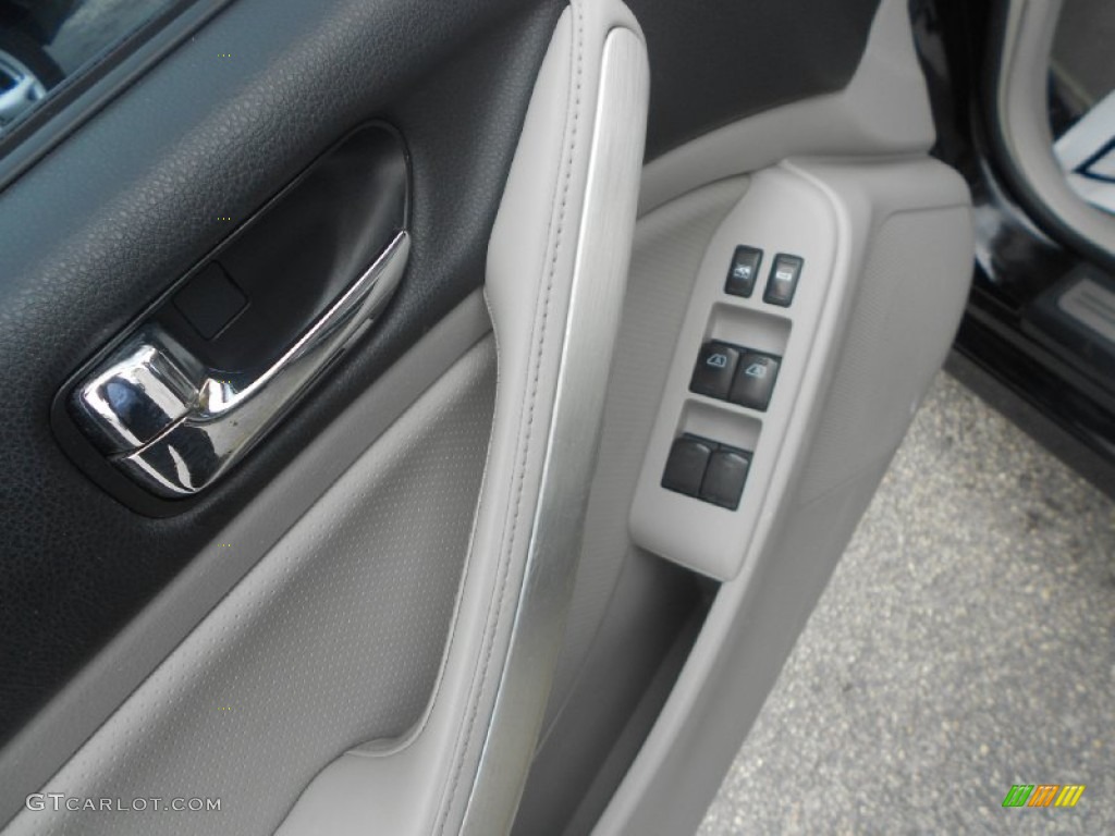 2005 Infiniti G 35 Sedan Controls Photo #76149570