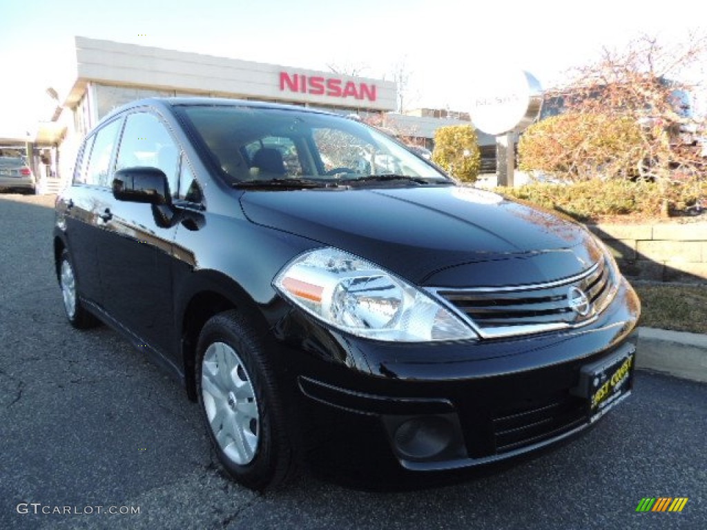 2011 Versa 1.8 S Hatchback - Super Black / Charcoal photo #1